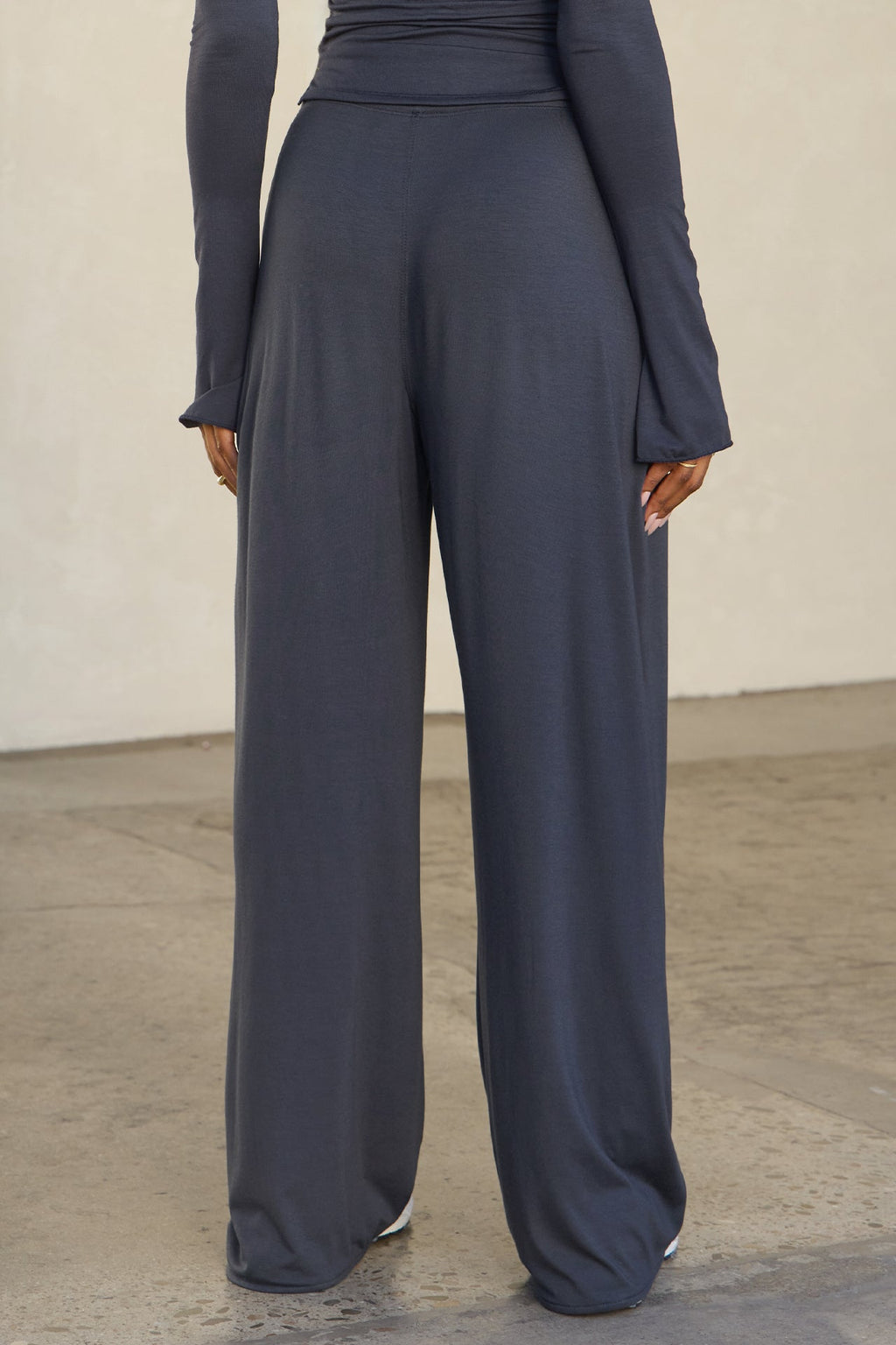 Essential Straight Leg Pant